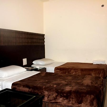 Aman Deluxe Hotell New Delhi Exteriör bild