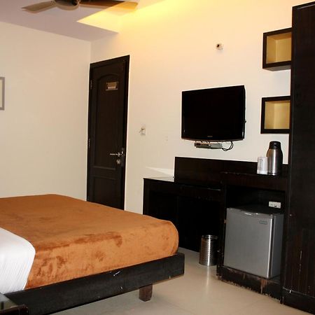 Aman Deluxe Hotell New Delhi Exteriör bild