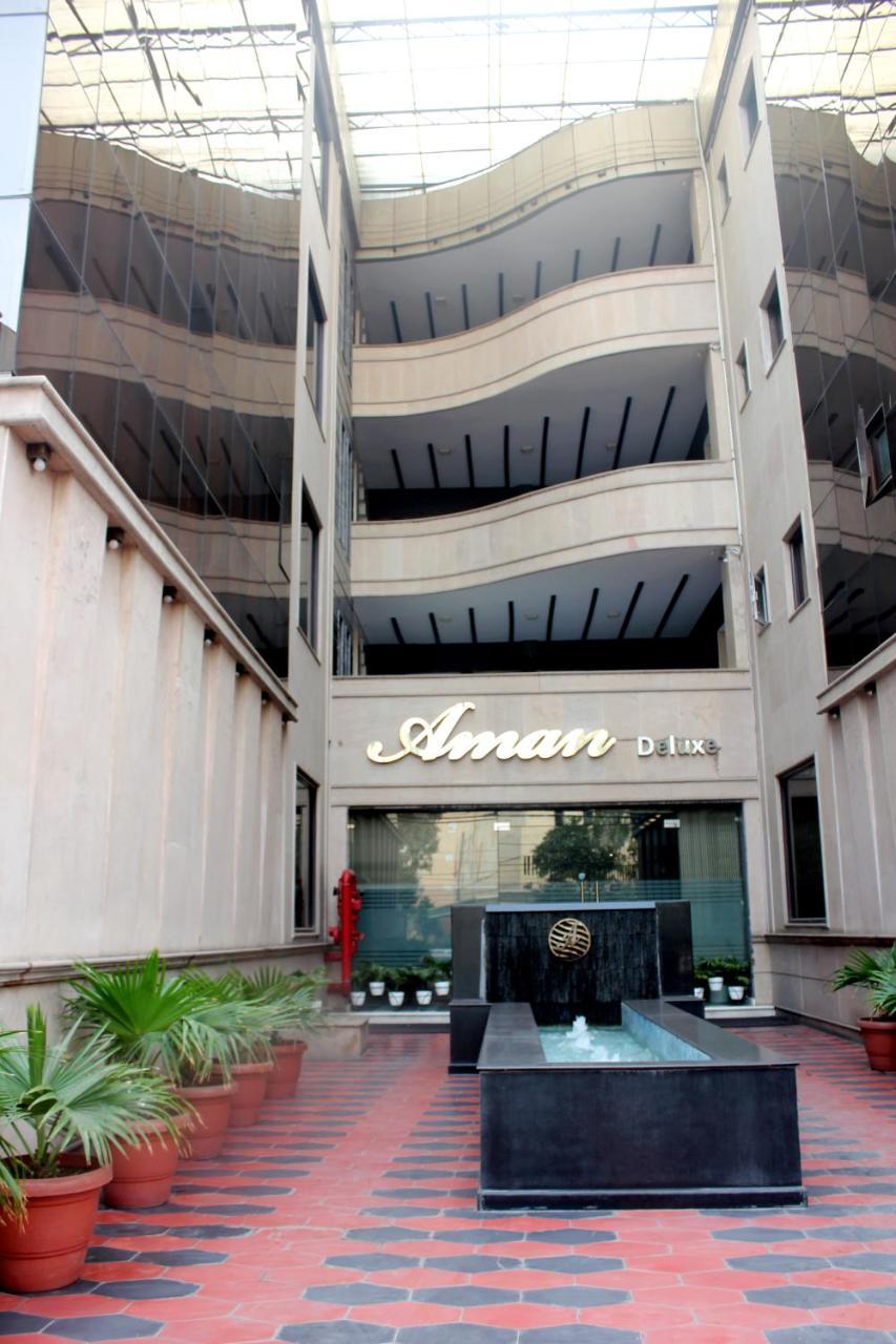 Aman Deluxe Hotell New Delhi Exteriör bild