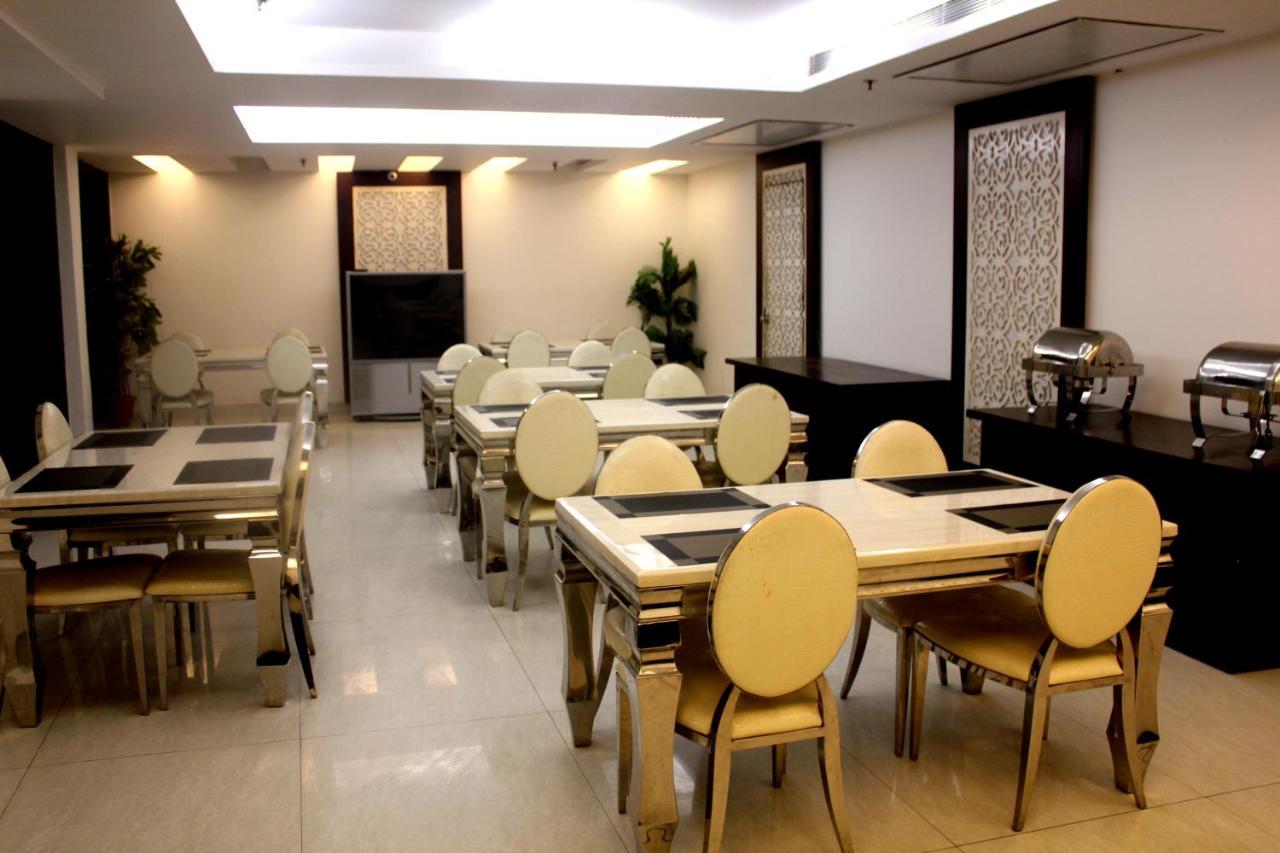 Aman Deluxe Hotell New Delhi Exteriör bild