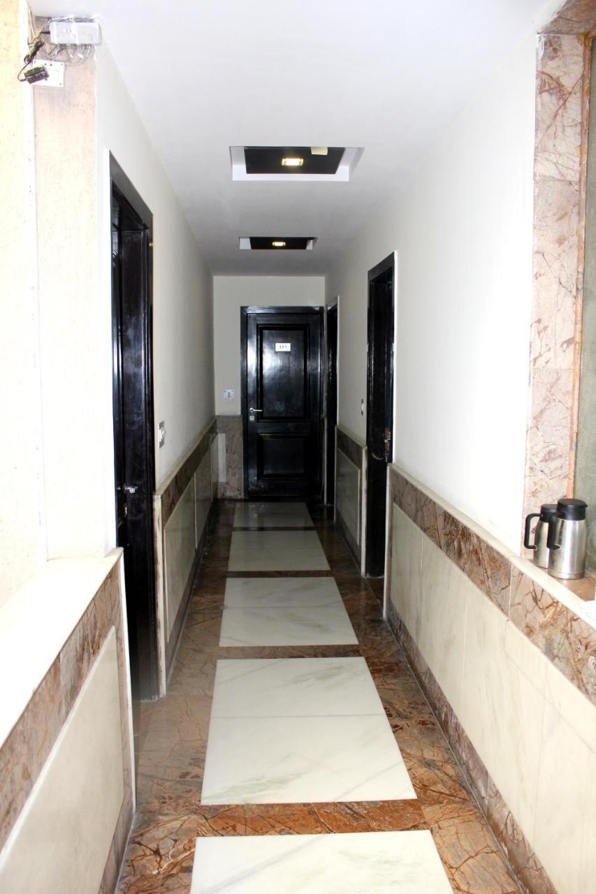 Aman Deluxe Hotell New Delhi Exteriör bild