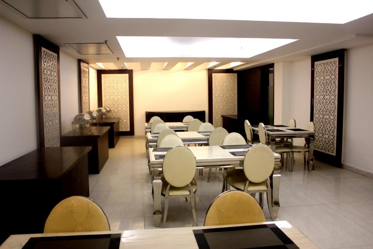 Aman Deluxe Hotell New Delhi Exteriör bild