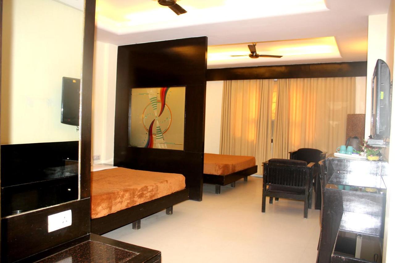 Aman Deluxe Hotell New Delhi Exteriör bild