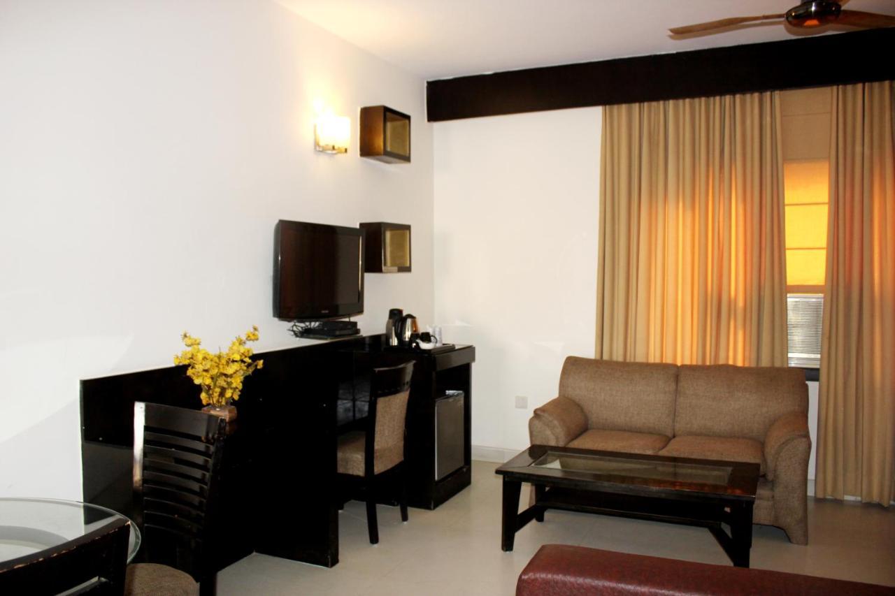 Aman Deluxe Hotell New Delhi Exteriör bild